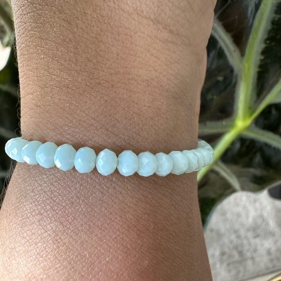 Heart beaded bracelet, blue bracelet, stacking bracelet, elastic bracelet - Picture 2 of 2